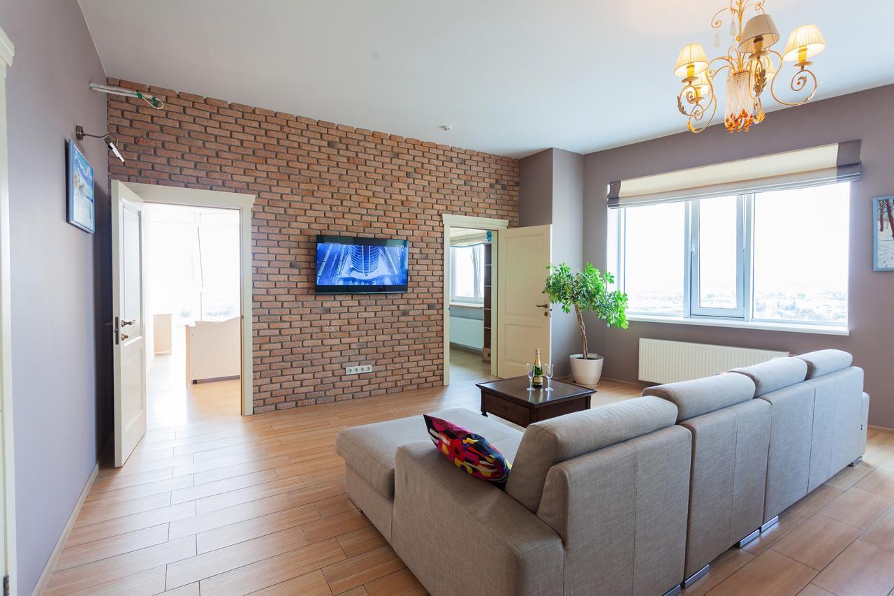 Stylish Views Apartments In The Parasol. Parus .Obolonskaya Embankment Kiev Buitenkant foto