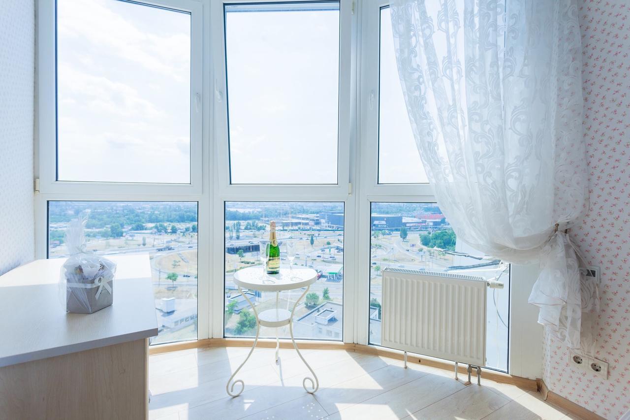 Stylish Views Apartments In The Parasol. Parus .Obolonskaya Embankment Kiev Buitenkant foto